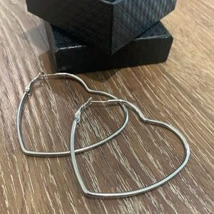 NIB oversized sized heart earrings 🖤